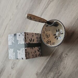 Temptations Bowl with Matching Spreading Knife